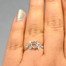Round 6x6mm Ring Semi Mount In 14K White Gold With Accent Diamond