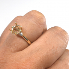 Oval 9x7mm Ring Semi Mount In 14K Yellow Gold With Accented Diamonds