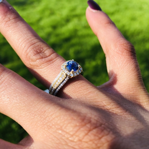 1.05 Carat Blue Sapphire And Diamond Ring In 14k Dual Tone (white/yellow) Gold