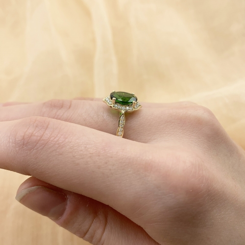 Chrome Diopside Oval 1.69 Carat With Diamond Accent in 14K Yellow Gold