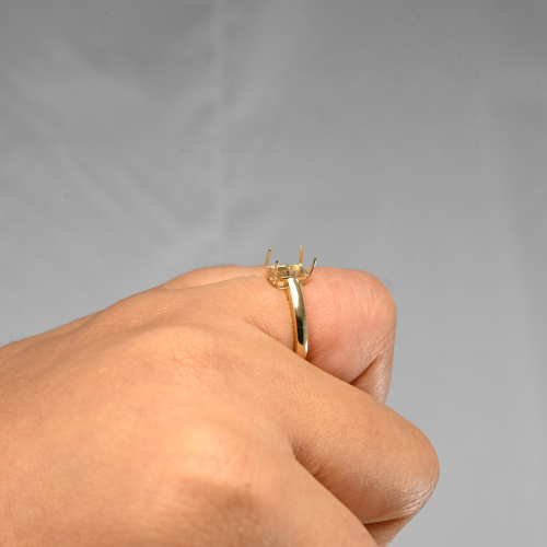 Emerald Cut 7x5mm Ring Semi Mount In 14k Yellow Gold