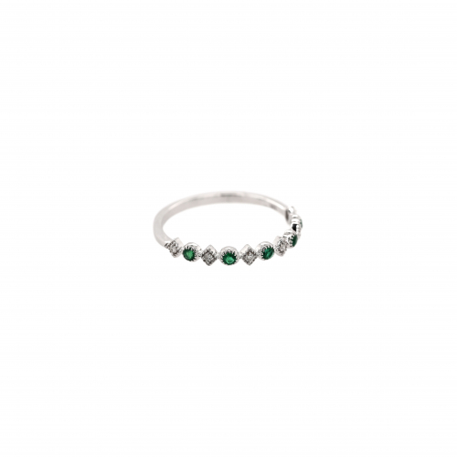 Emerald Round 0.11 Carat Ring Band In 14k White Gold With Accent Diamonds (rg4915)