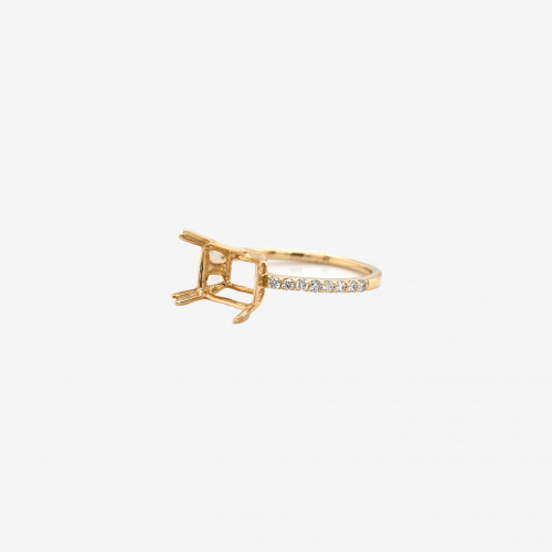 Emrald Cut 9x7mm Ring Semi Mount In 14K Yellow Gold With Accent Diamonds (RG0019)